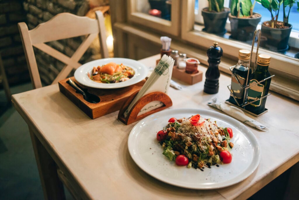 Pse restorantet shqiptare janë një nga sekretet më të ruajtura të Amerikës