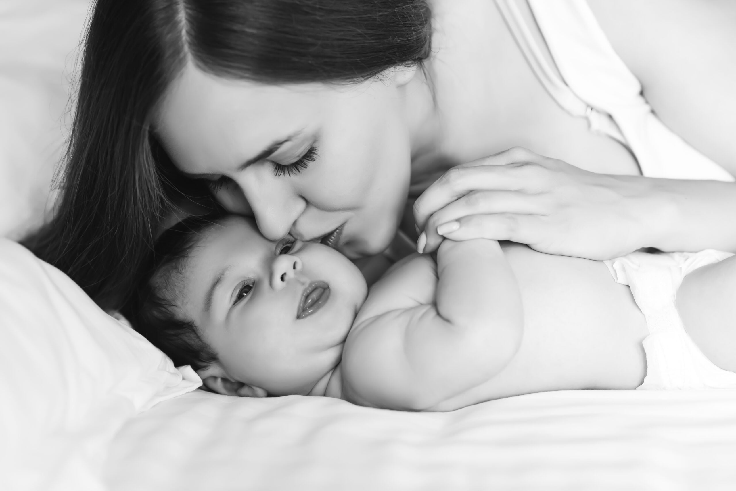 affectionate mother cradling her infant in bed 2026 09 21 05 11 56 utc (1)